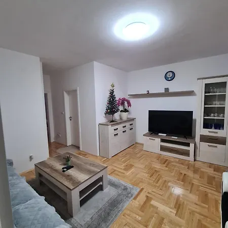 Apartment Plavi Safir Stan *