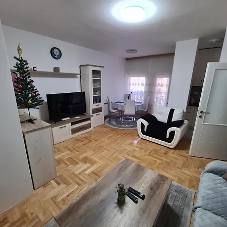 Plavi Safir Stan 비옐리나