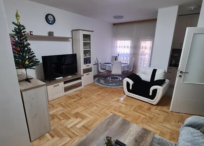 Plavi Safir Stan 비옐리나